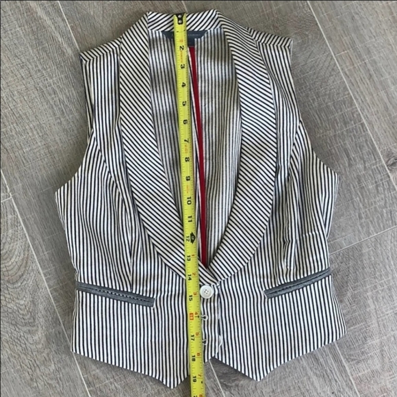 A/X Armani Exchange Pinstripe 2 Button V-Neck Vest - Picture 6 of 7